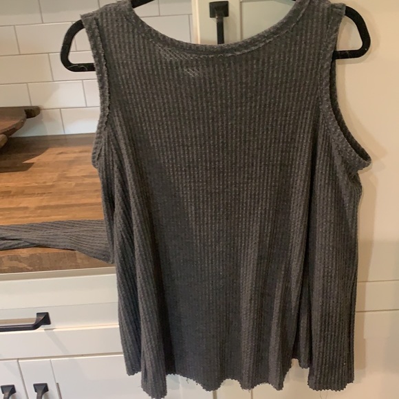Gray cold shoulder tunic - Picture 5 of 5